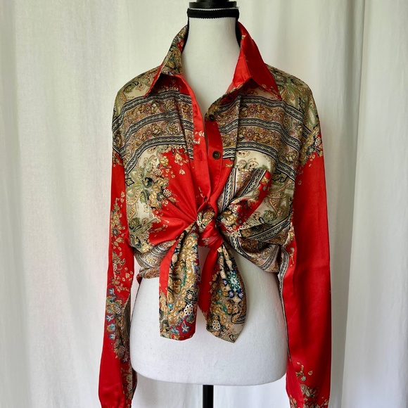 POL “Rodeo” Blouse – Versace Style Print – NWT – Size M - Picture 9 of 9